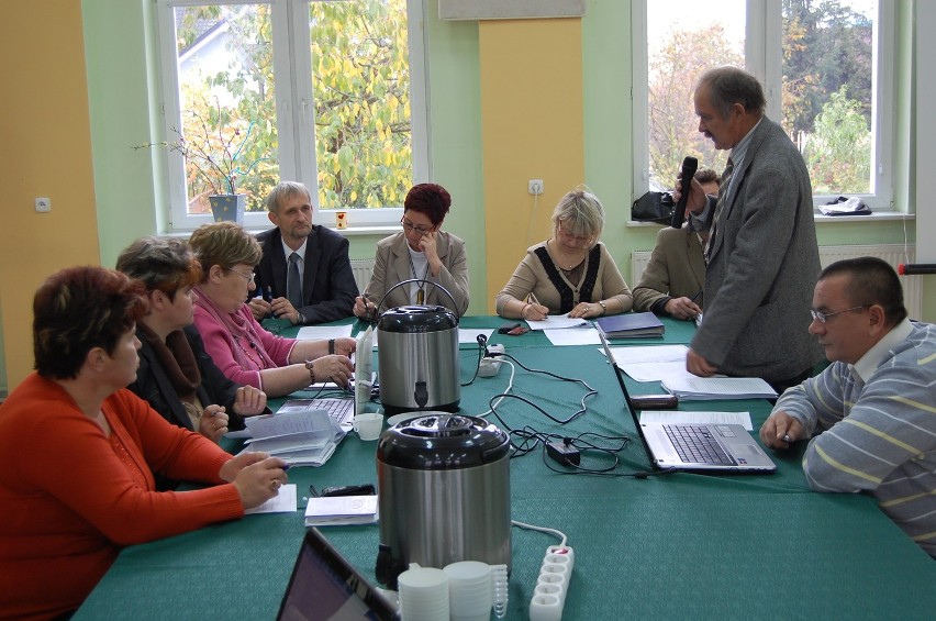 Gmina Stegna. Sesja Rady została przerwana w połowie i przeniesiona na 5 listopada