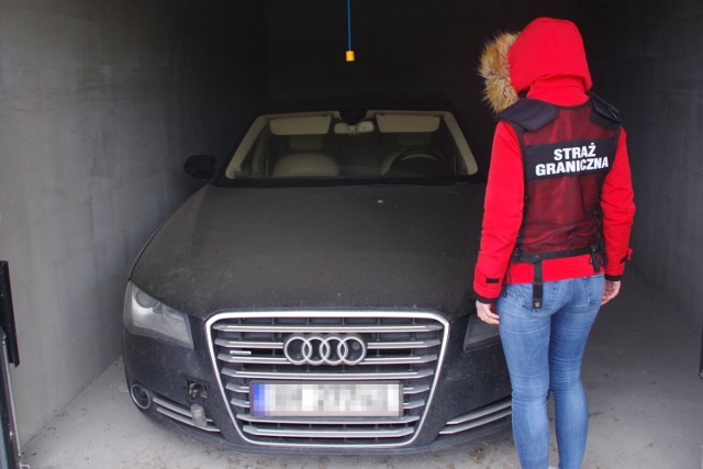 To audi A8 odnaleziono na terenie posesji w Koszalinie