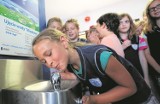 W SP 35 w Szczecinie dzieci piją wodę prosto z kranu