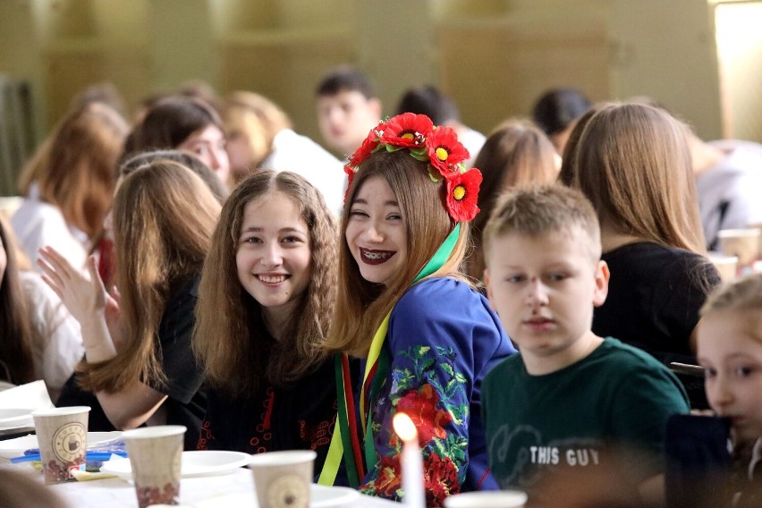 Na spotkanie zaprosili dyrekcja, grono pedagogiczne, i społeczność uczniowska