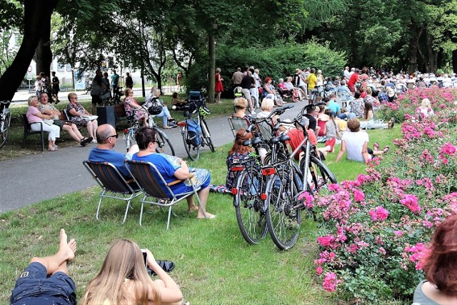 Jak widać park im. Jerzego Waldorffa znakomicie służy rowerowemu relaksowi