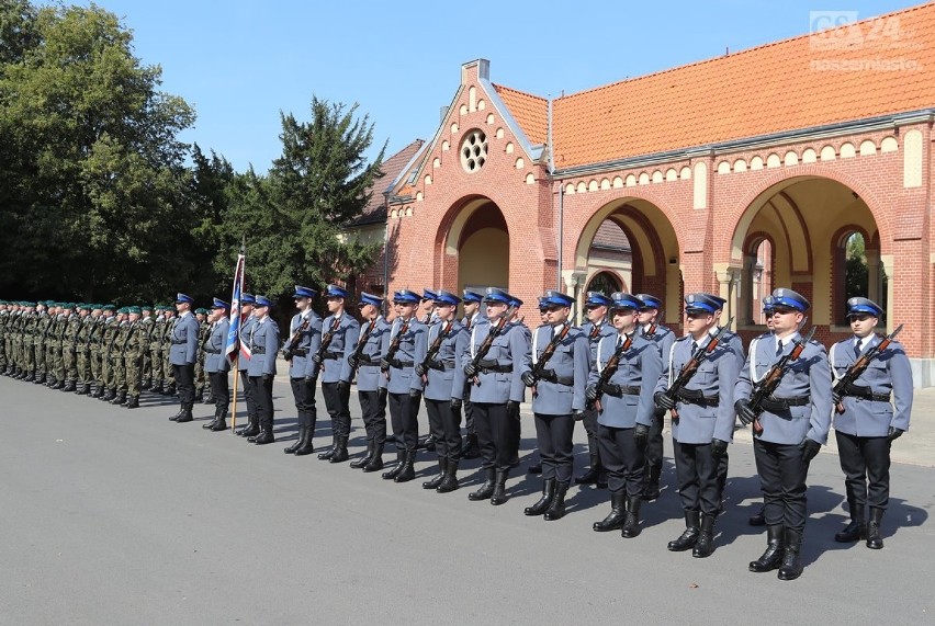 77. rocznica wybuchu II wojny światowej. Przed obeliskiem...