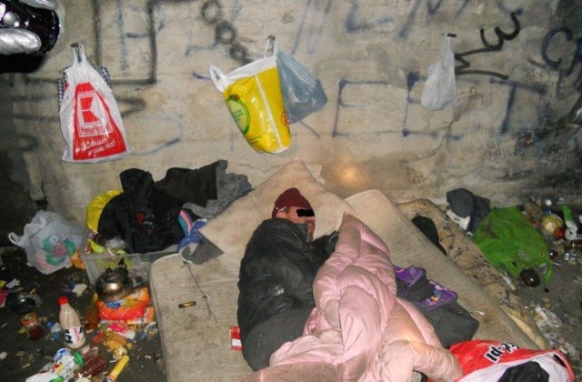 Koczowiska dla bezdomnych w Jastrzębiu. Czy po tym, co się tam wydarzyło. nie powinno się ich częściej kontrolować?