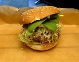 28 maja to światowy dzień burgera. Zobaczcie nasze TOP 10 miejsc, gdzie zjecie najlepsze burgery w Lesznie [ZDJĘCIA]