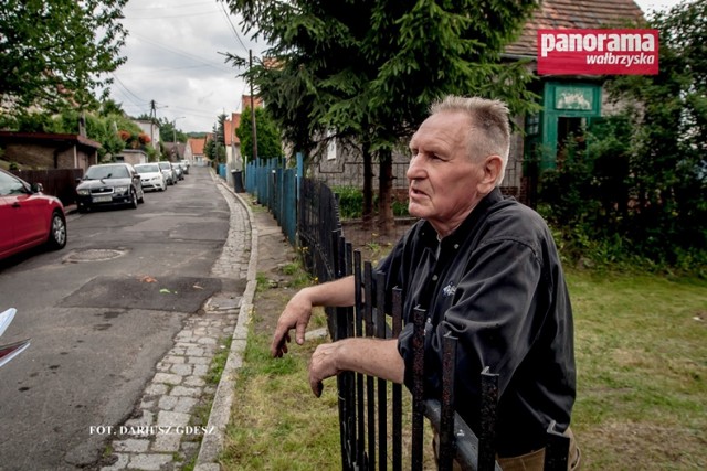 – Brak bieżącej wody pod odpowiednim ciśnieniem, a przede wszystkim kanalizacji jest dla nas uciążliwy – mówi Alfred Wendysz, mieszkaniec ul. Niegolewskiego.