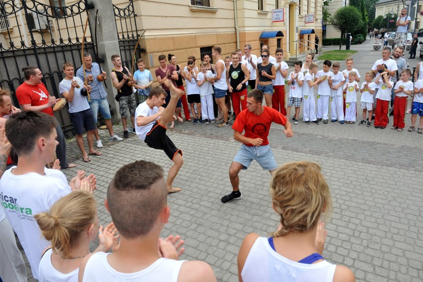  Pokaz capoeira na ul. 3 Maja w Rzeszowie [FOTO]
