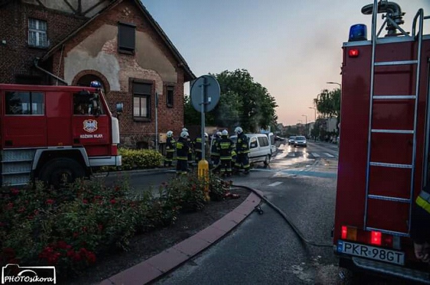 STRAŻACY W AKCJI: Groźny pożar samochodu w Koźminie (GALERIA)