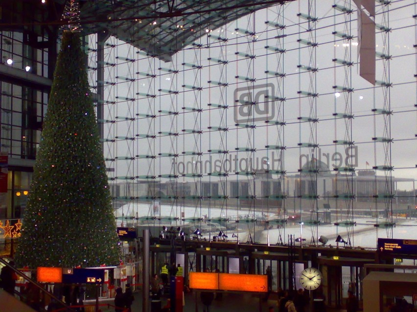 Choinka na Hauptbahnhof. Fot. Ireneusz Mosiczuk