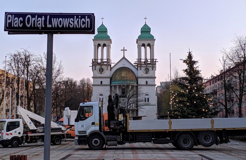 Świąteczna choinka stoi już na Rakowie! To początek...