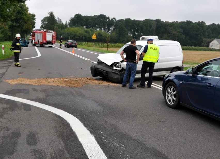 Zderzenie aut w Obrokach: Trzy osoby ranne

W poniedziałkowe...