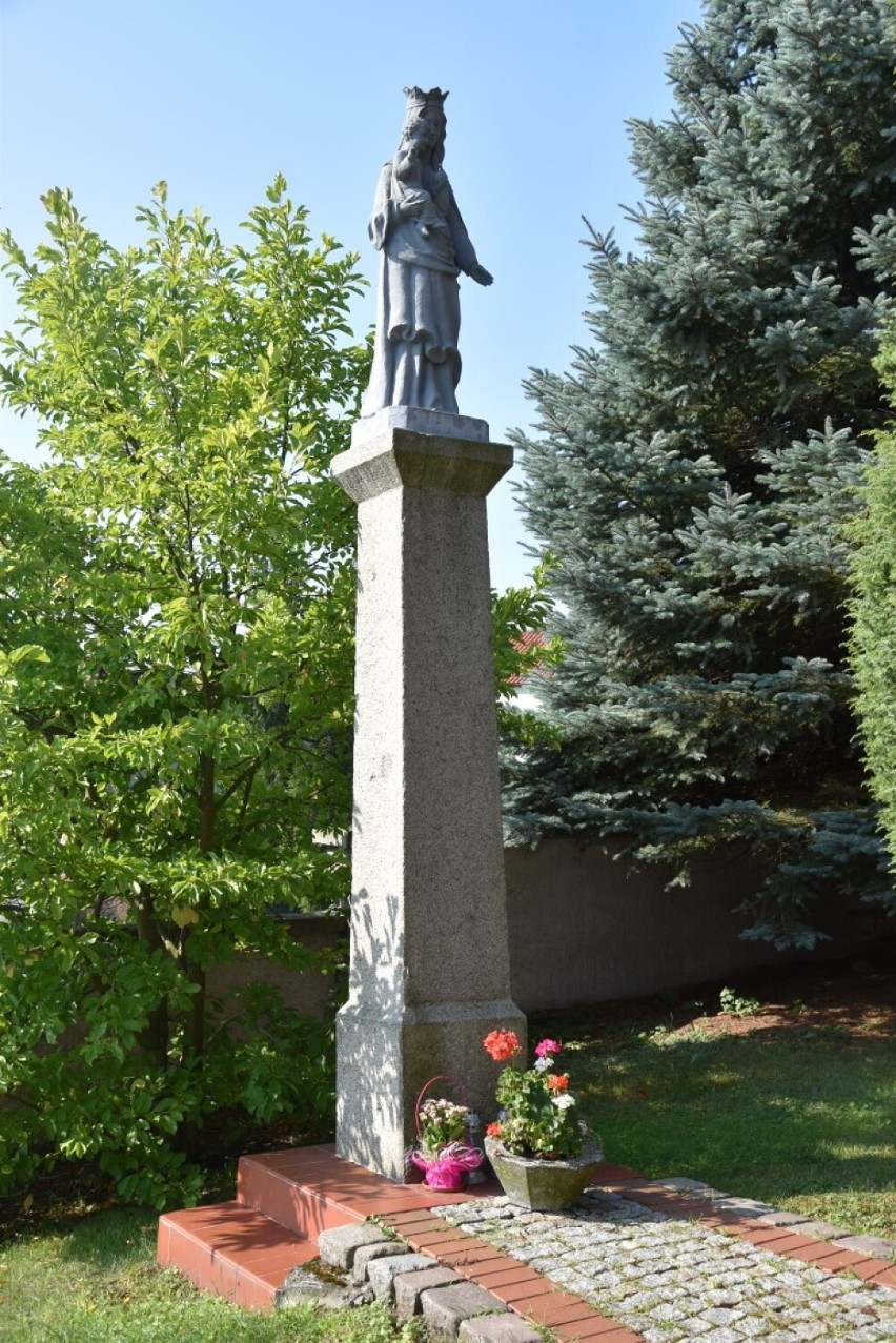 Śladami Księdza Antoniego Arasmusa. Członkowie Stowarzyszenia Krąg Arasmusa w Kiełpinie odwiedzili miejsca związane z Wielkim Kapłanem