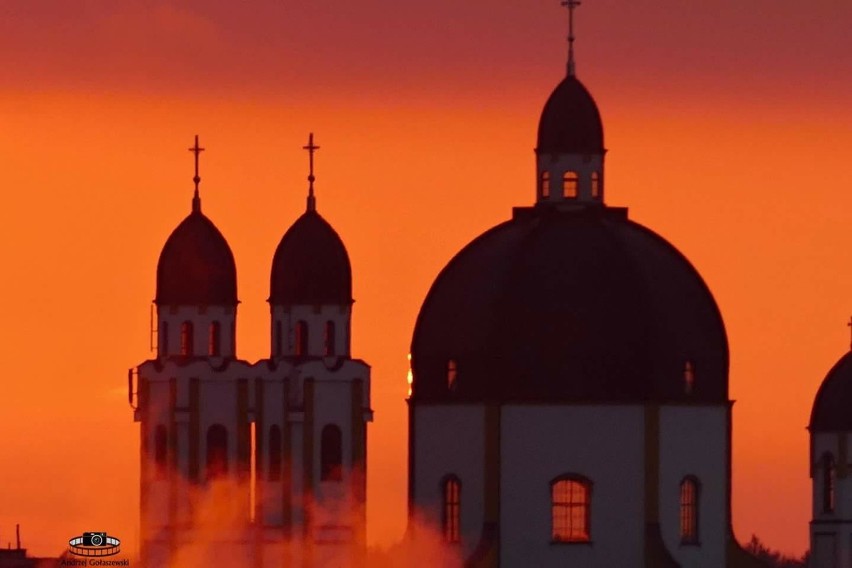 Białystok o zachodzie słońca. Internauta  uwiecznił na fotografii wspaniały widok z okna na ul. Zwierzynieckiej