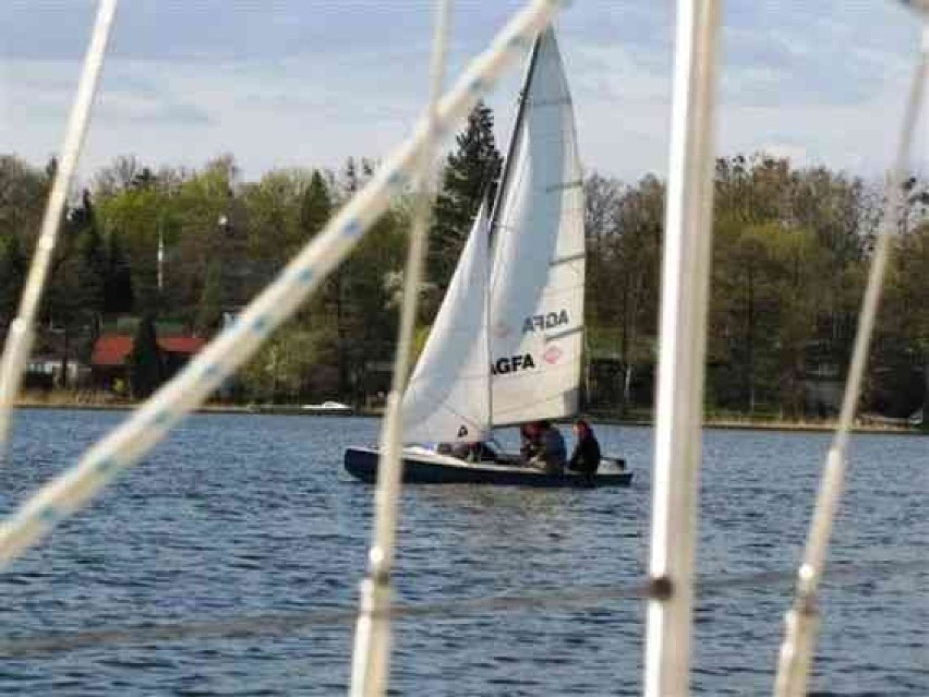 Niebezpieczną wakacyjną rozrywkę zafundował swoim wnukom...