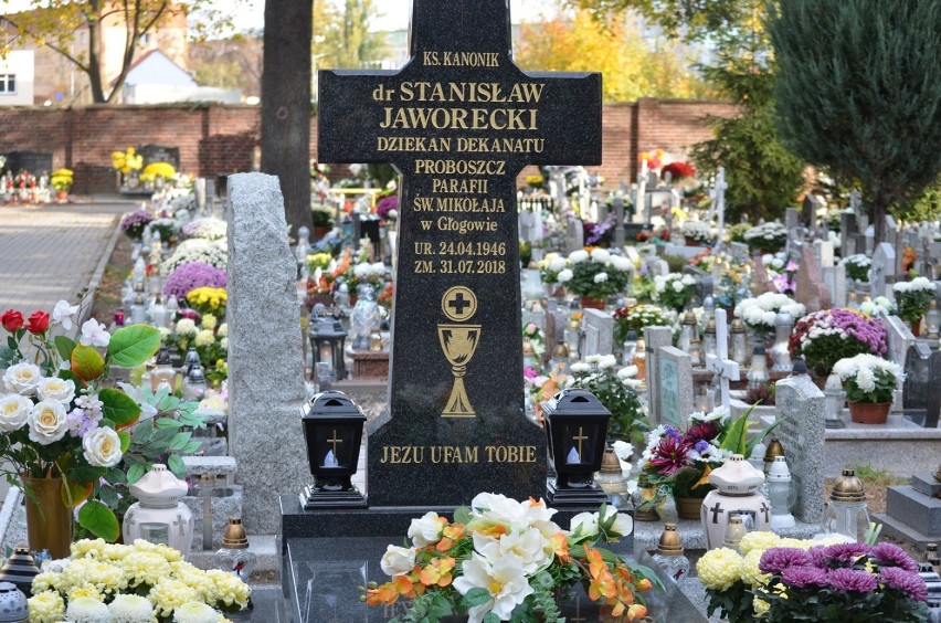 Zaduszki na głogowskim cmentarzu przy ulicy Legnickiej (ZDJĘCIA)