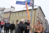 Inowrocław. Skwer w centrum miasta już oficjalnie nosi imię Gusa Edwardsa. Zdjęcia