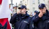 Policjanci mają otrzymać 1000 złotych za pracę 11 listopada. Co oni na to? 