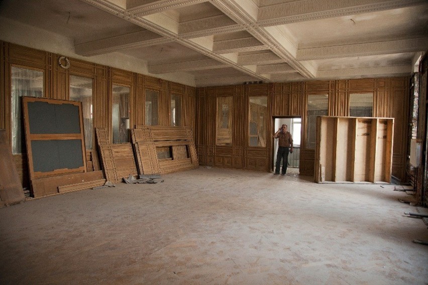 Boazeria w sali kameralnej jest częściowo odrestaurowana