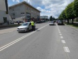 Wypadek na ul. M.C. Skłodowskiej w Kościerzynie. Kobieta wtargnęła na jezdnię prosto pod samochód