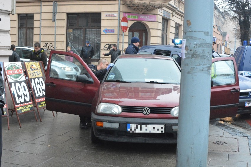 Samochód nie zatrzymał się do policyjnej kontroli. W środku Ormianin i Rosjanin [zdjęcia]