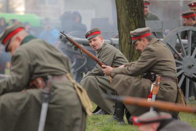 Rekonstrukcja historyczna "Zdobycie Ławicy" zwieńczyła piknik obok starego terminala poznańskiego lotniska przy ul. Bukowskiej. Nie zabrakło też oficjalnych uroczystości przy pomniku Zdobywców Ławicy.