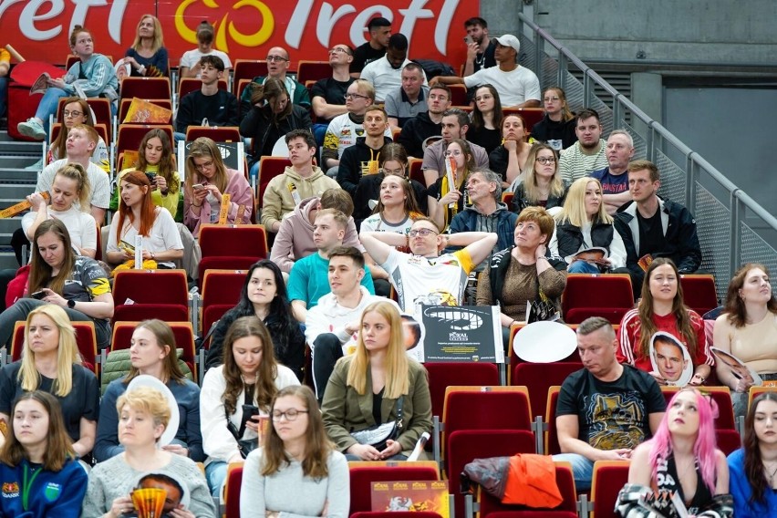 Kibice na meczu pożegnalnym siatkarza Mariusza Wlazłego w...