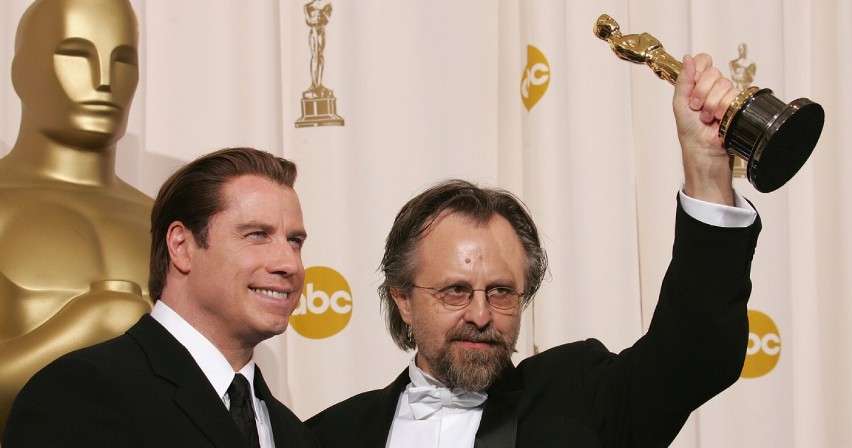 Jan A.P. Kaczmarek i John Travolta, który wręczał kompozytorowi statuetkę Oscara.