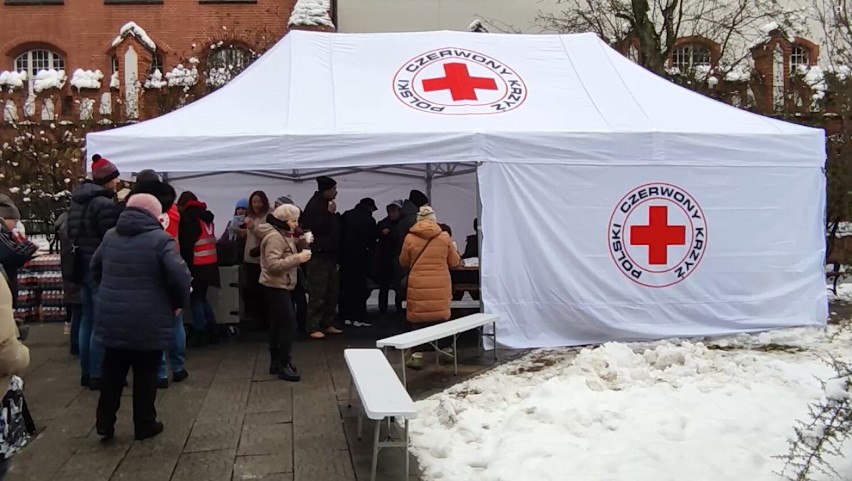 Lęborski oddział PCK zbiera żywność dla potrzebujących. Są też nagrody dla darczyńców