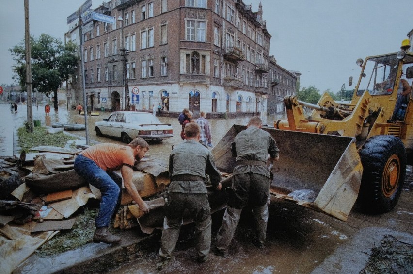 Wielka powódź na Śląsku w 1997 roku. Zobaczcie zalany...