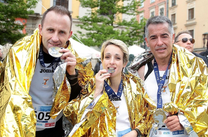 Krakowskie Spotkania Biegowe. 15. PZU Cracovia Maraton [ZDJĘCIA Z METY]