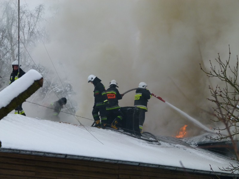 Po pożarze domu w Konewce pięć rodzin nie ma gdzie mieszkać