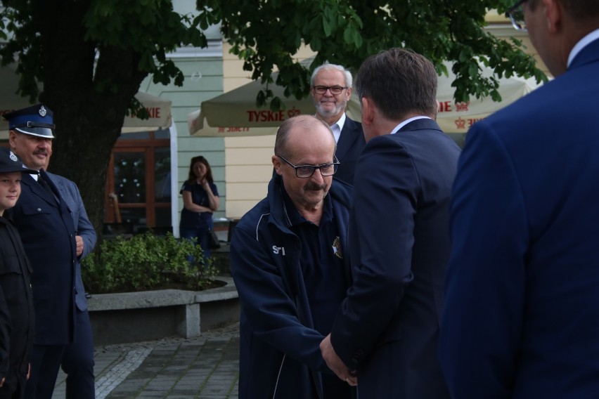 Minister Sprawiedliwości Zbigniew Ziobro odwiedził Jasło. Dziękował strażakom i straszył Rafałem Trzaskowskim [ZDJĘCIA]