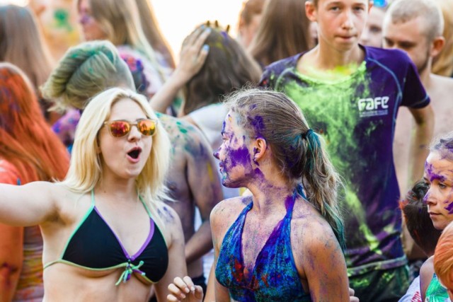 Holi Festival Poland to ogólnopolska edycja robiącego furorę na całym świecie festiwalu kolorów. Plaża Dojlidy gościła Białystok Holi Festival.