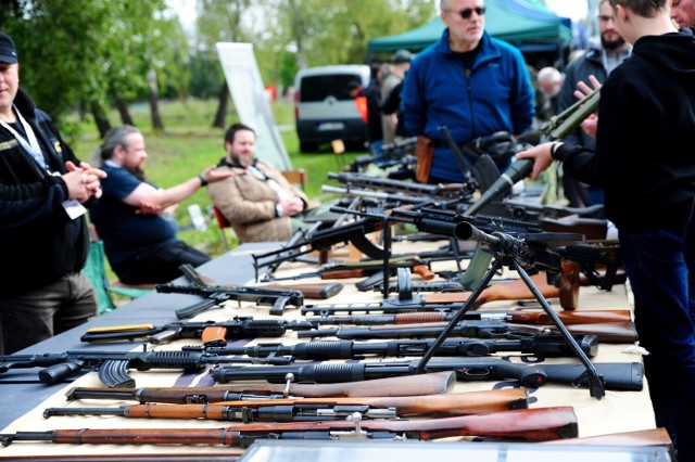 Piknik strzelecki na Pasterniku zgromadził zacne grono miłośników broni i strzelania