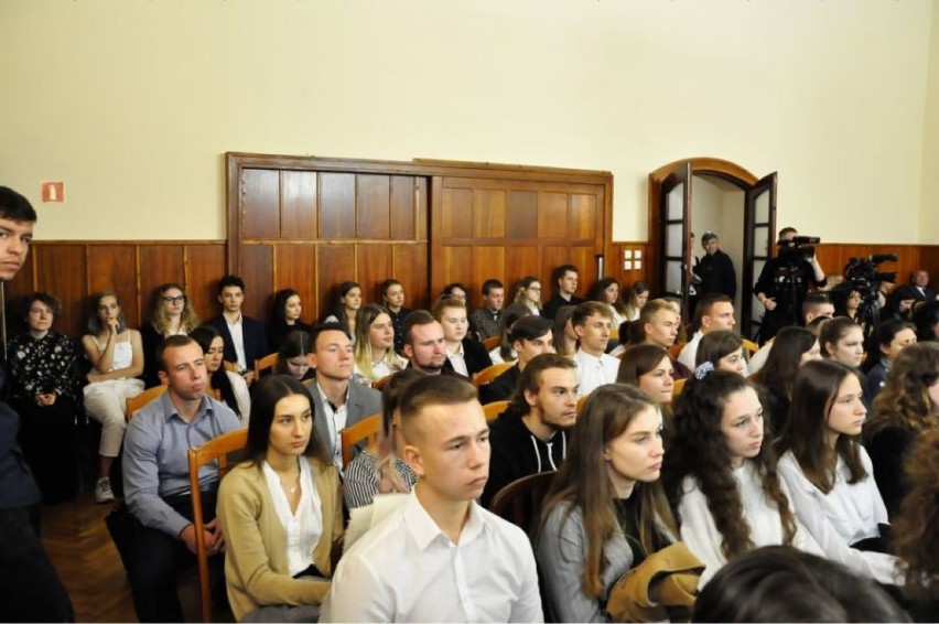 Studenci Karkonoskiej Państwowej Szkoły Wyższej w Jeleniej Górze rozpoczęli rok akademicki! [ZDJĘCIA]