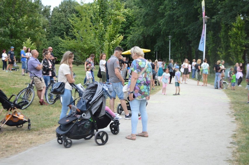 Eksplozja Kolorów w Ostrowcu. Zobaczcie zdjęcia z kolorowej zabawy w Parku Miejskim