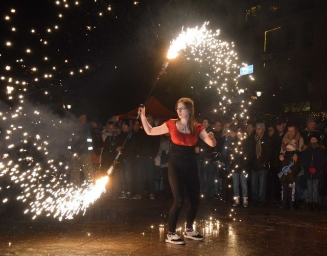 Podczas ostatniego sylwestra nie było pokazu fajerwerków. Zastąpił je pokaz fireshow w wykonaniu w członków malborskiej grupy Nephilim.