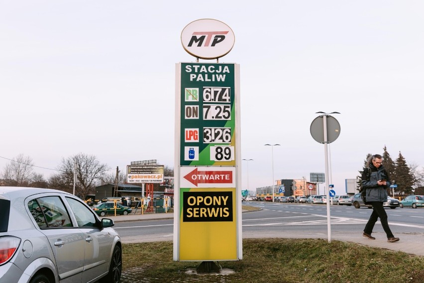 Ceny paliw 23 lutego w Rzeszowie. Zobacz jak się zmieniły [ZDJĘCIA]
