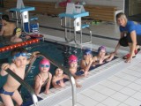 Kolejna grupa młodzieży ukończyła kurs nauki pływania