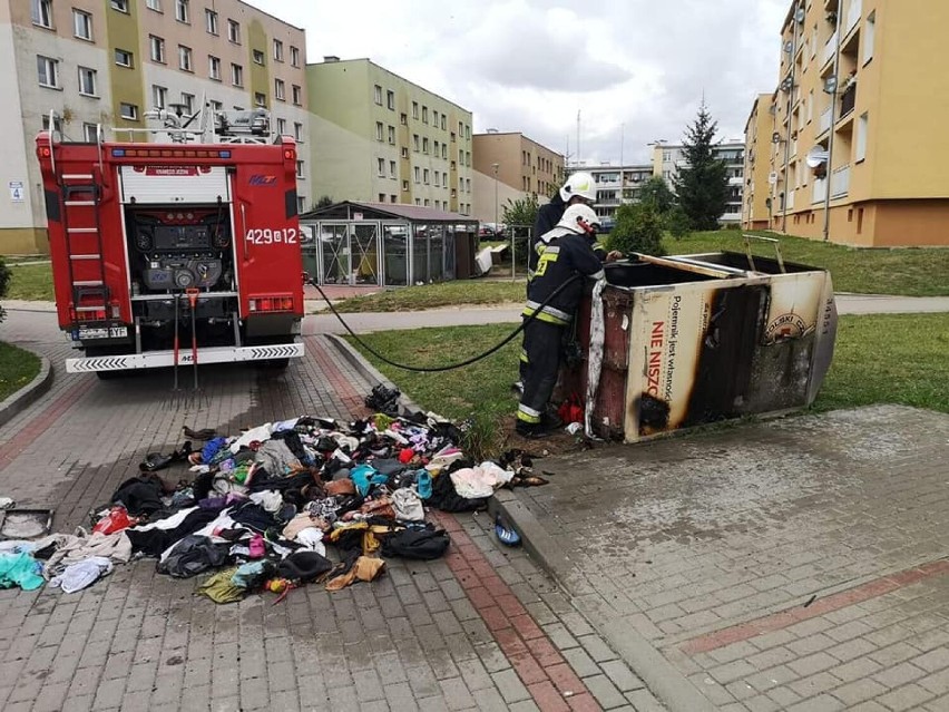 W czwartek ochotnicy z Debrzna gasili pożar kontenera z...