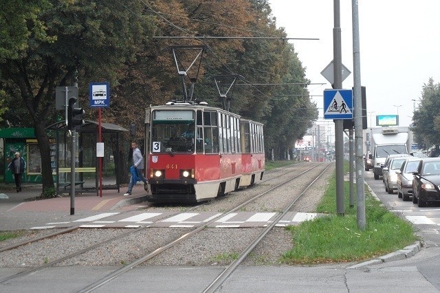 Częstochowa: Nowa linia tramwajowa rozpoczęła od falstartu. Są opóźnienia, w sieci brakuje napięcia