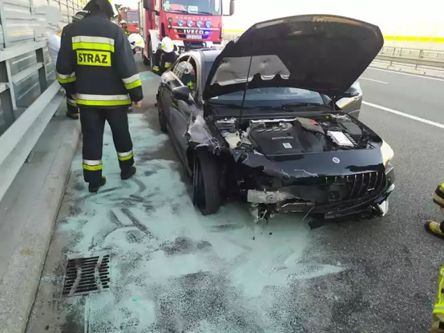 Na autostradzie A1 w Rozgartach pod Grudziądzem samochód wjechał w bariery