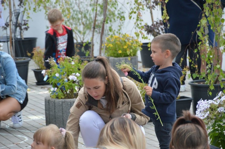 Familijny wieczór pod chmurką na osiedlu Rawka w Skierniewicach [ZDJĘCIA]