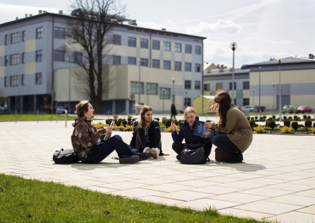 Studenci za kilkanaście dni wracają na tarnowską PWSZ. Nowy rok akademicki rozpocznie się w październiku