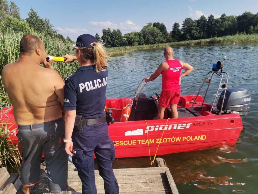 Ratownicy WOPR i policjanci wspólnie patrolują jeziora w powiecie złotowskim