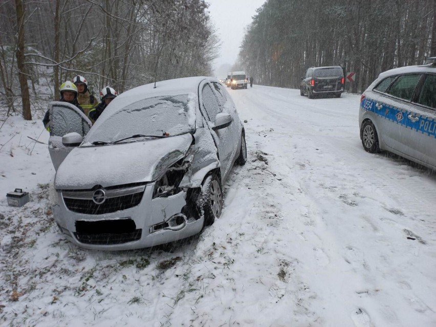 Karambol sześciu aut w Bukowcu w kierunku Poznania. W zdarzeniu brało udział łącznie 10 osób