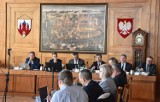 Malbork. Radni nie są już online, bo zmieniły się przepisy ustawy. Jednak mają zastrzeżenia do nowego prawa