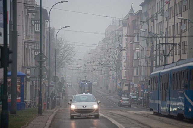 Smog spowija w ostatnich dniach Kraków
