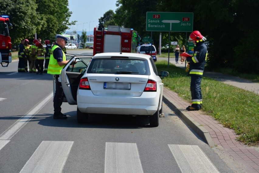 Wypadek na ul. Lwowskiej w Krośnie. Dziecko potrącone na przejściu dla pieszych. Przejeżdżało rowerem [ZDJĘCIA]