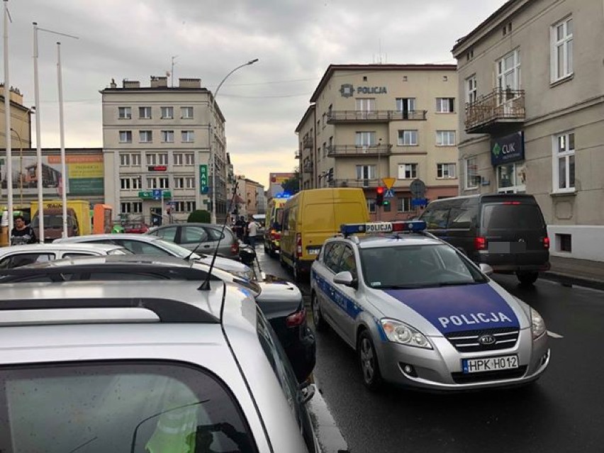 Motocykl zderzył się z furgonetką w centrum Rzeszowa [ZDJĘCIA]