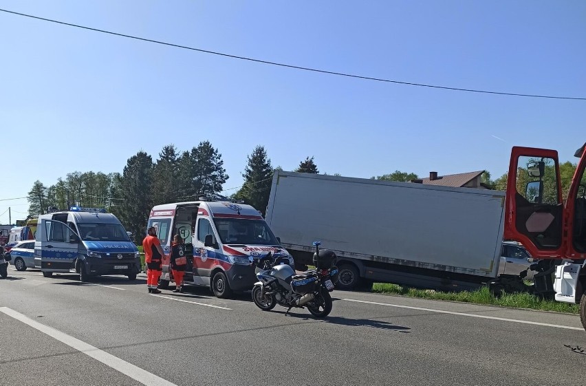 Do wypadku doszło na DK 94 w Ładnej, w kierunku Pogórskiej...